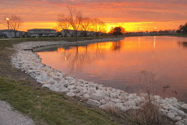 $285,000 | 106 North Salem Drive, Unit 106, Schaumburg, IL 60193