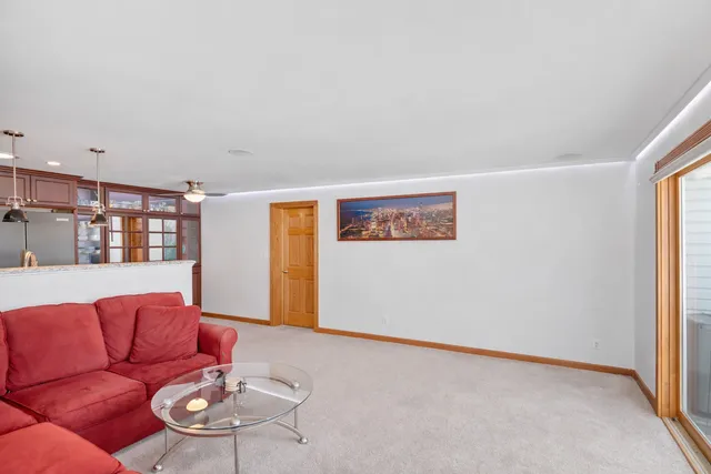 $285,000 | 106 North Salem Drive, Unit 106, Schaumburg, IL 60193