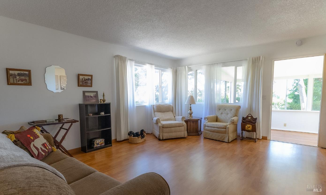 5718 Henning Road Sebastopol, CA 95472 - Photo 11 of 32
