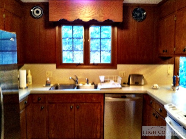 107 Hawthorne Lane Boone, NC 28607 - Photo 11 of 15 Gallery Image 11
