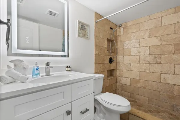 a view of residential houses with outdoor space