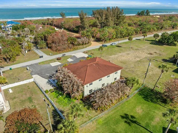 $2,000 | 2319 Tamarind Drive, Unit 102, Fort Pierce, FL 34949