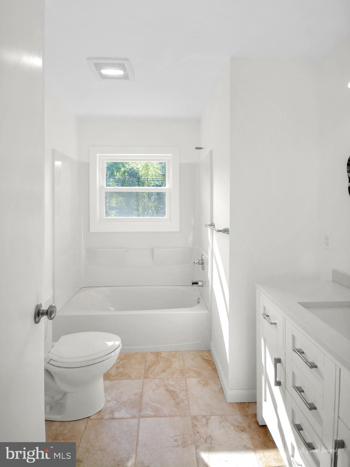 5902 Quinn Road Frederick, MD 21701 - Photo 4 of 37 Updated full bath