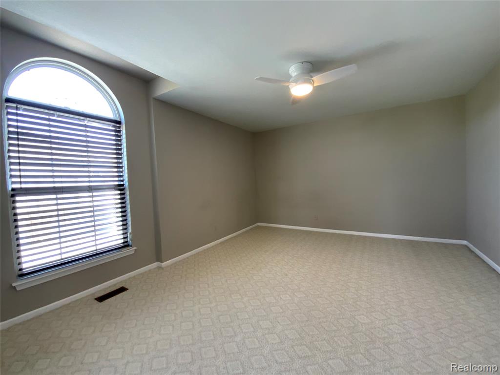3577 Oakmonte Boulevard Rochester, MI 48306 - Photo 13 of 26