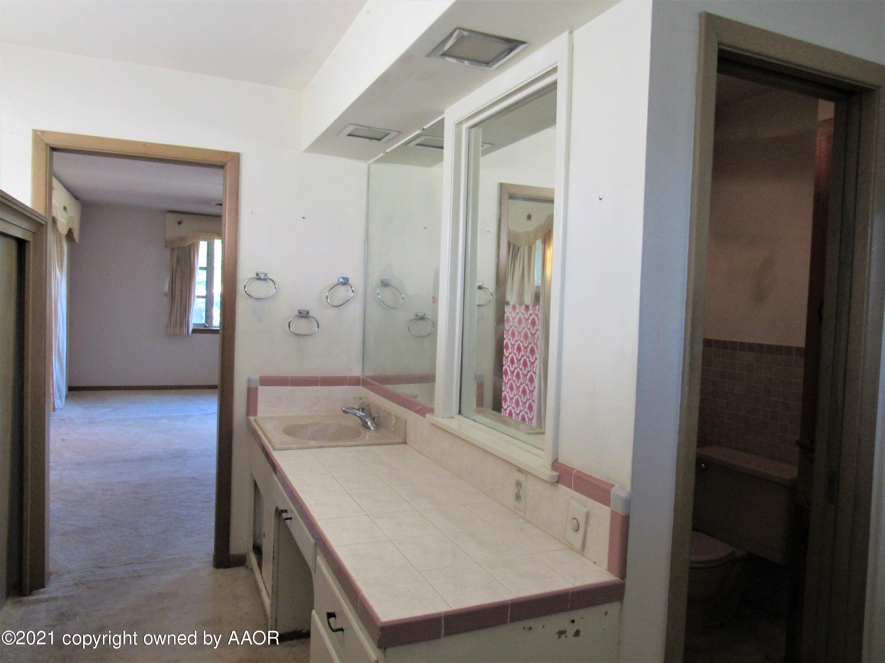 4502 Gem Lake Road Amarillo, TX 79106 - Photo 18 of 29 Master Bathroom Vanity