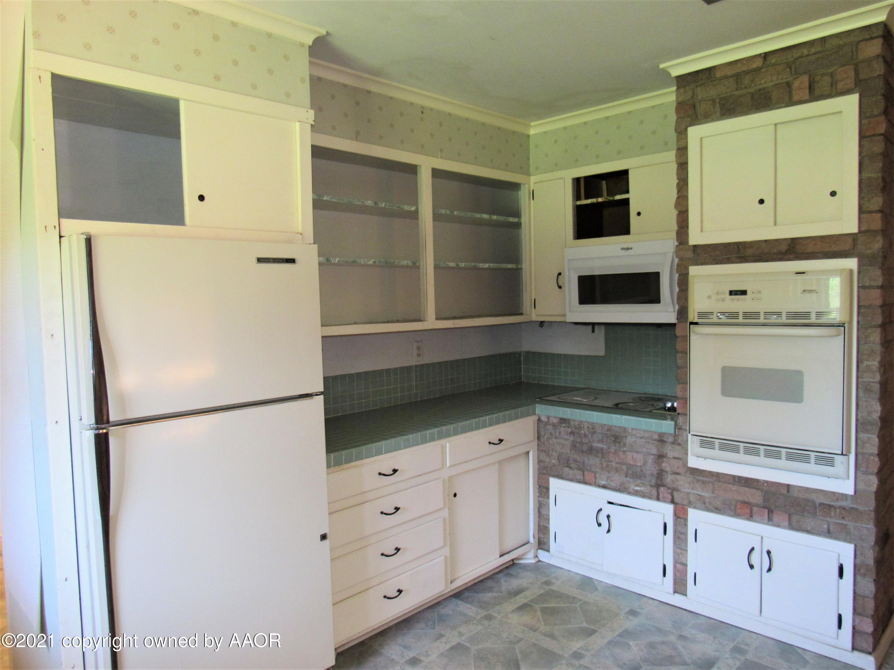 4502 Gem Lake Road Amarillo, TX 79106 - Photo 7 of 29 Kitchen Cabinets