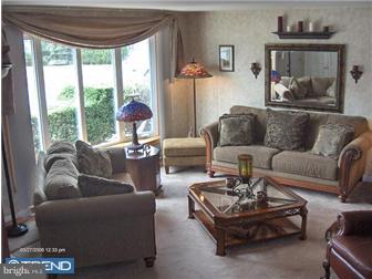 533 Wesley Road Springfield, PA 19064 - Photo 2 of 8 Living Room