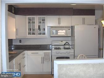 533 Wesley Road Springfield, PA 19064 - Photo 3 of 8 Kitchen