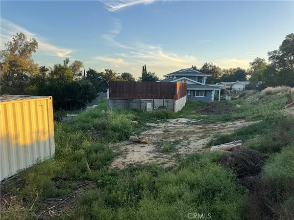 $319,900 | 186140-005 Ave Juan Bautista, Jurupa Valley, CA 92509