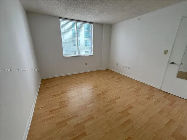 $2,700 | 126 Southwest 17th Road, Unit 505, Miami, FL 33129