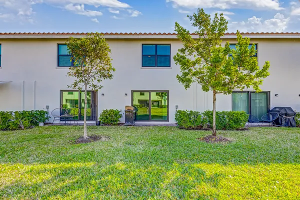 $2,850 | 5007 Woods Edge Circle, Palm Beach Gardens, FL 33410