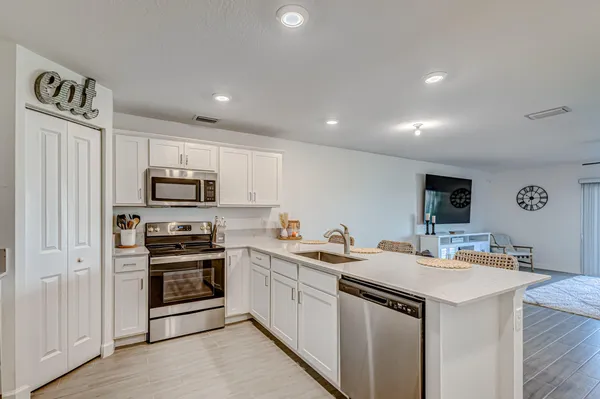 $2,850 | 5007 Woods Edge Circle, Palm Beach Gardens, FL 33410