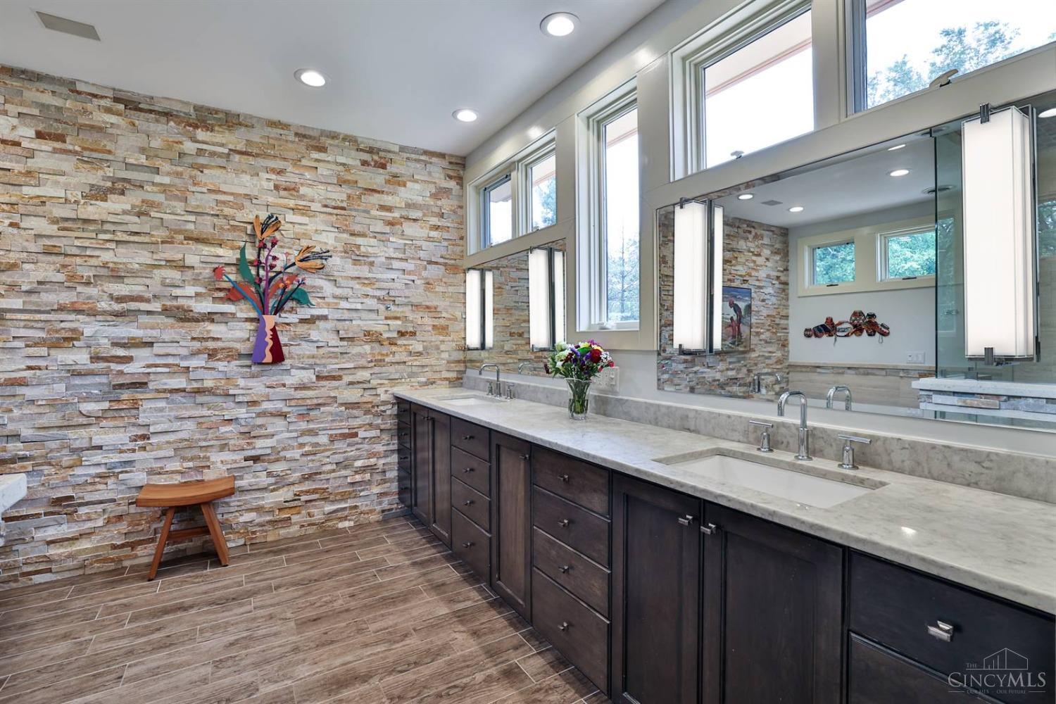 7100 Knoll Road Amberley, OH 45237 - Photo 18 of 50 Gallery Image 18