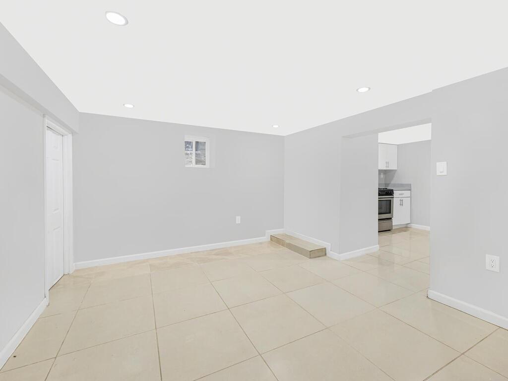 3452 Ely Avenue Bronx, NY 10469 - Photo 21 of 25