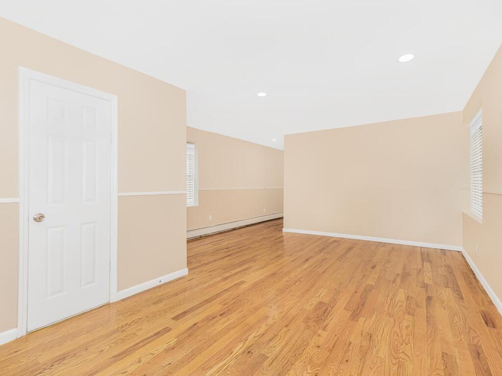 3452 Ely Avenue Bronx, NY 10469 - Photo 7 of 25