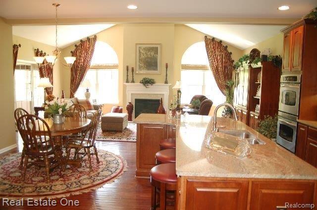 3812 Winding Brk Circle, Unit 9 Rochester, MI 48309 - Photo 7 of 19 KITCHEN TO FAMILY RM