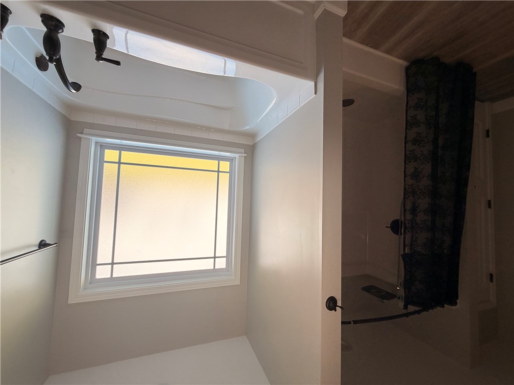 166 Pheasant Ridge Drive Anderson, SC 29626 - Photo 5 of 13 A frosted picture window draws natural light into this functional bathroom space.