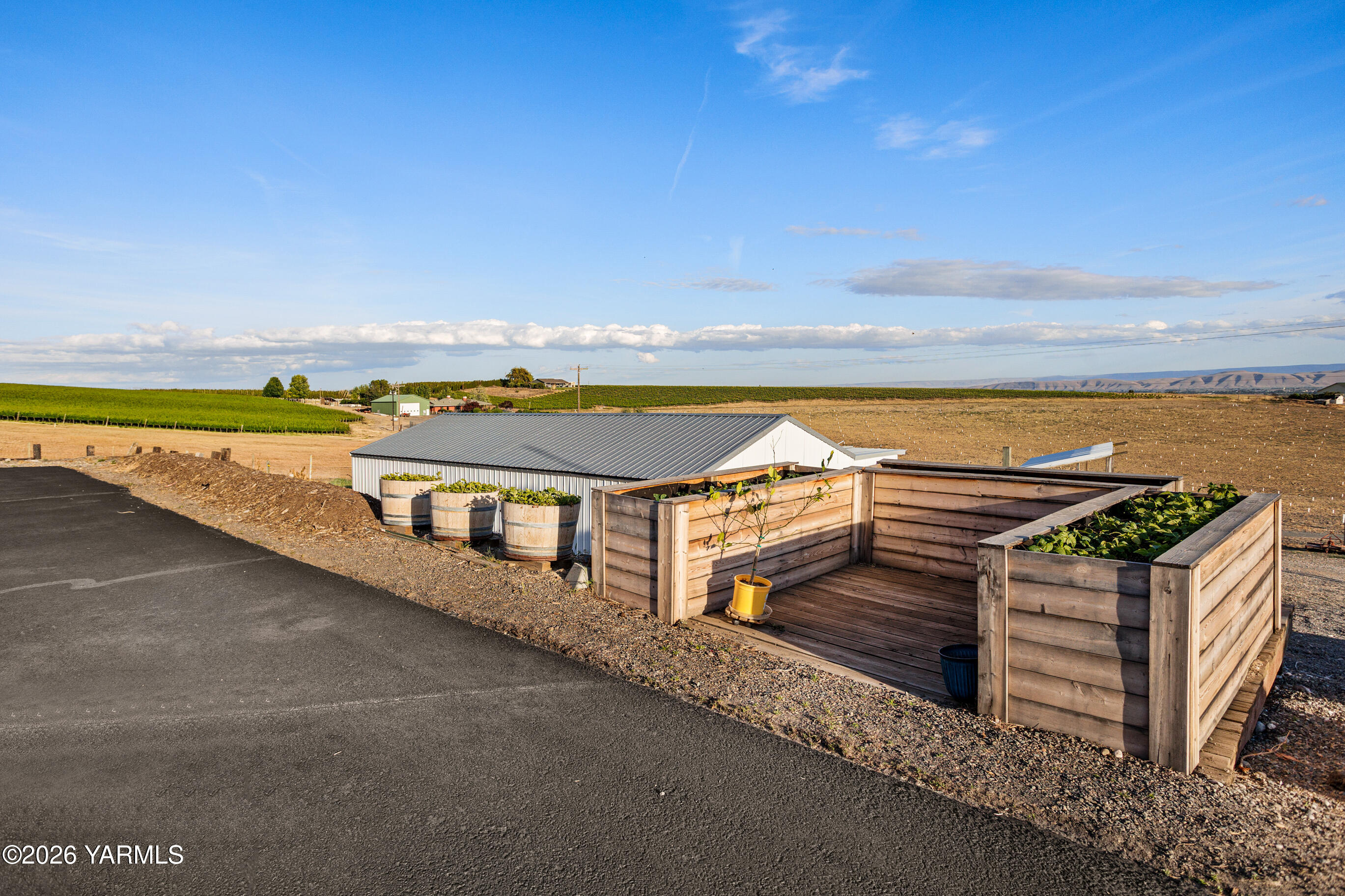 5060 Lombard Loop Road Zillah, WA 98953 - Photo 57 of 65 a view of a terrace with a ocean view
