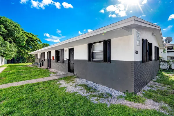 $690,000 | 404 Northeast 4th Street, Pompano Beach, FL 33060