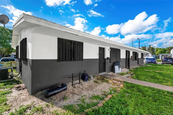 $690,000 | 404 Northeast 4th Street, Pompano Beach, FL 33060