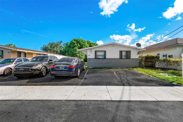 $690,000 | 404 Northeast 4th Street, Pompano Beach, FL 33060