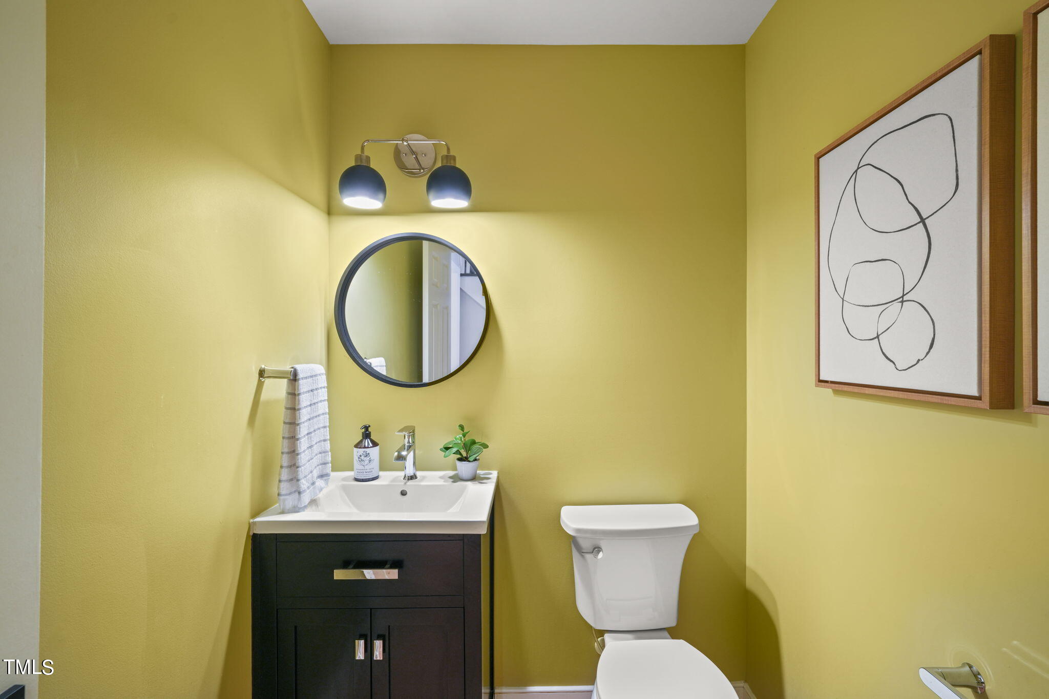 4604 Timberly Drive Durham, NC 27707 - Photo 24 of 60 a bathroom with a toilet sink and mirror