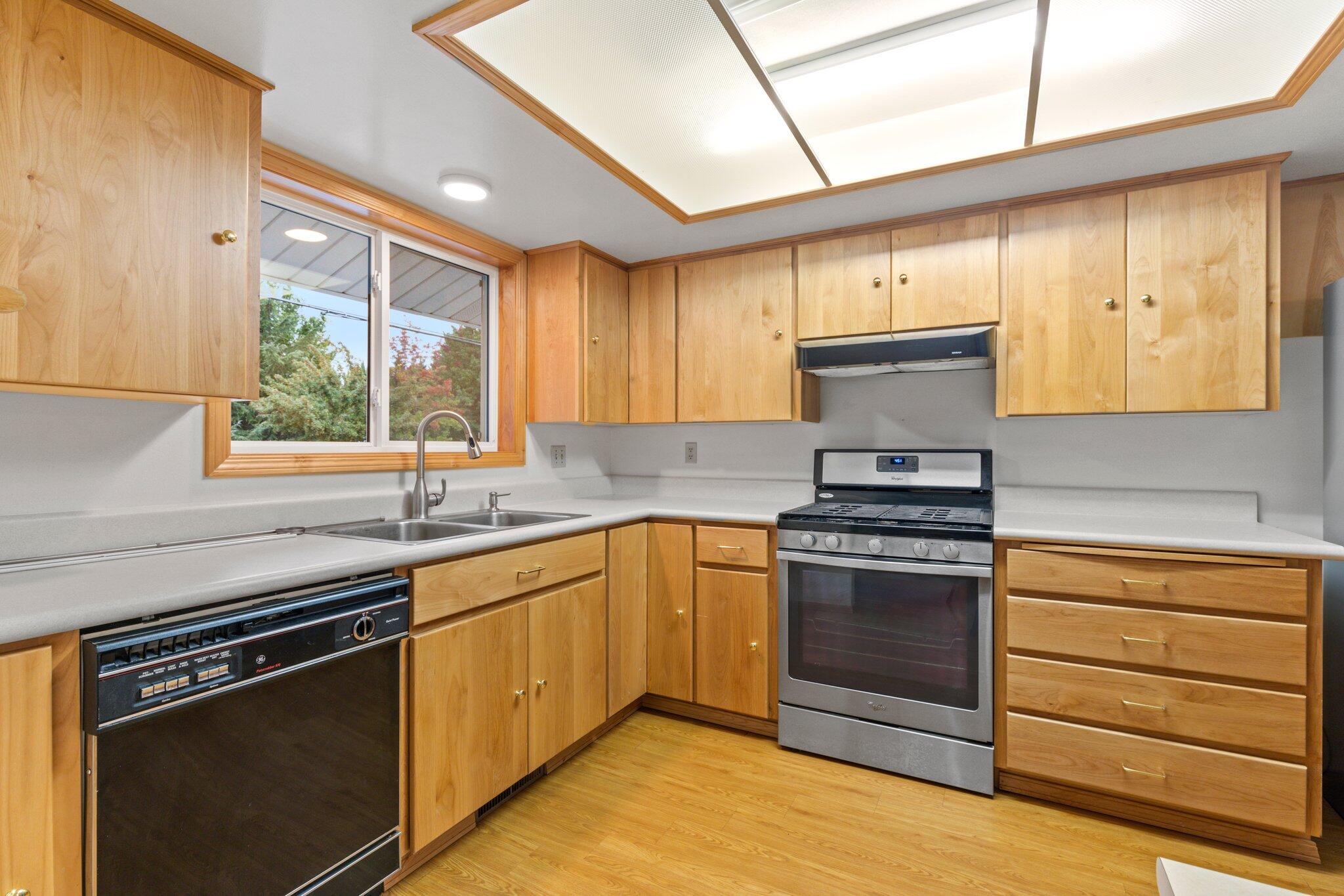 2061 Taylor Road Central Point, OR 97502 - Photo 5 of 24 6-web-or-mls-WCIL0164