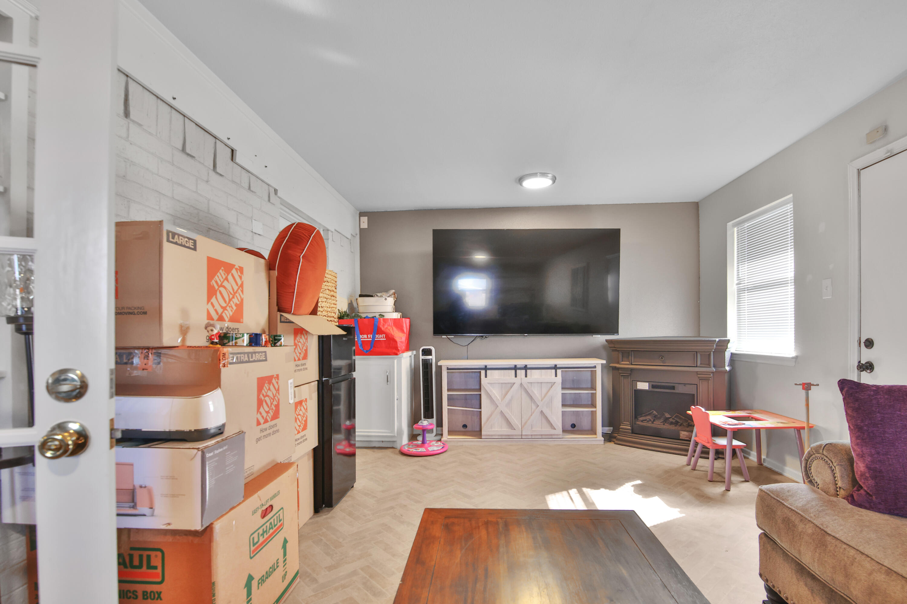 5625 Amherst Street Lubbock, TX 79416 - Photo 28 of 32 a living room with furniture and a flat screen tv