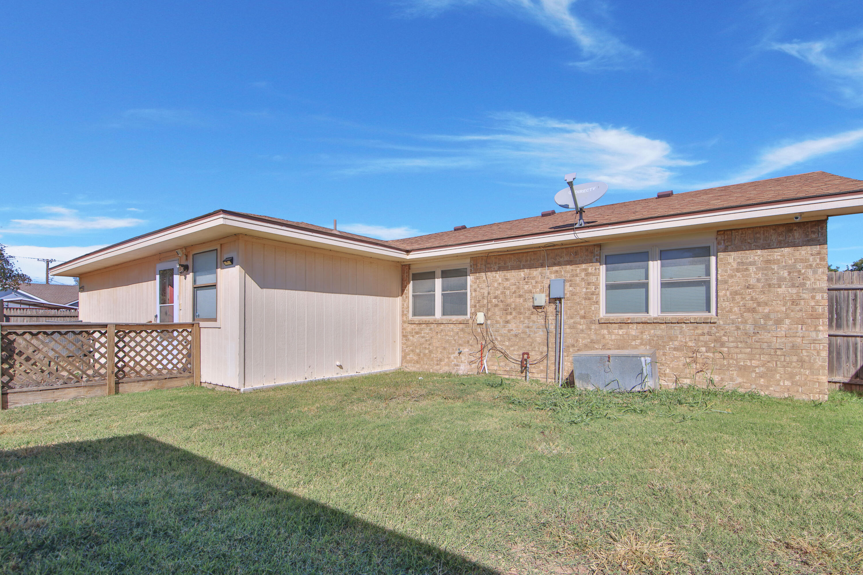5625 Amherst Street Lubbock, TX 79416 - Photo 32 of 32 front view of a house with a yard