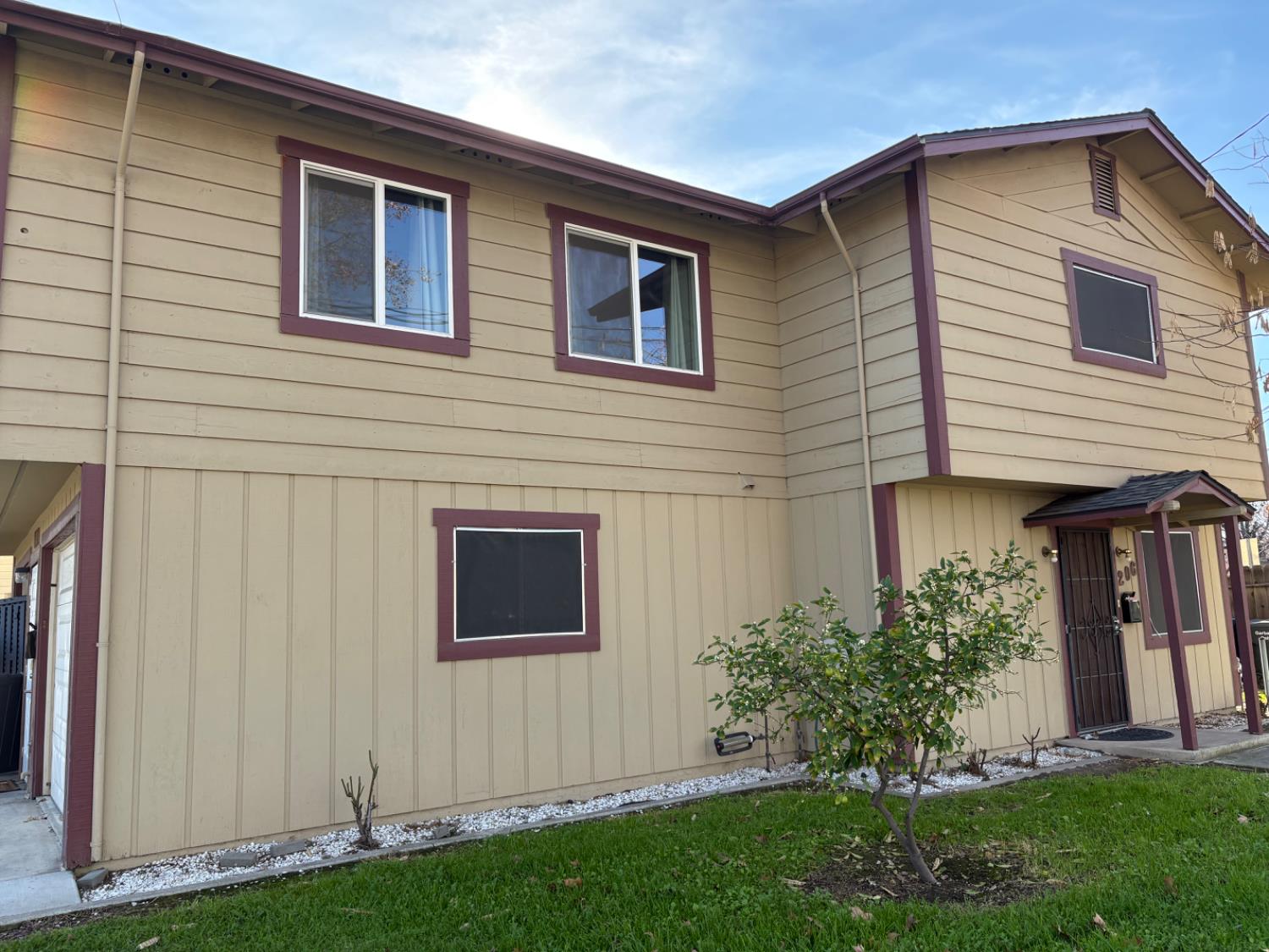 206 West 12th Street Tracy, CA 95376 - Photo 2 of 17 a front view of a house with garden