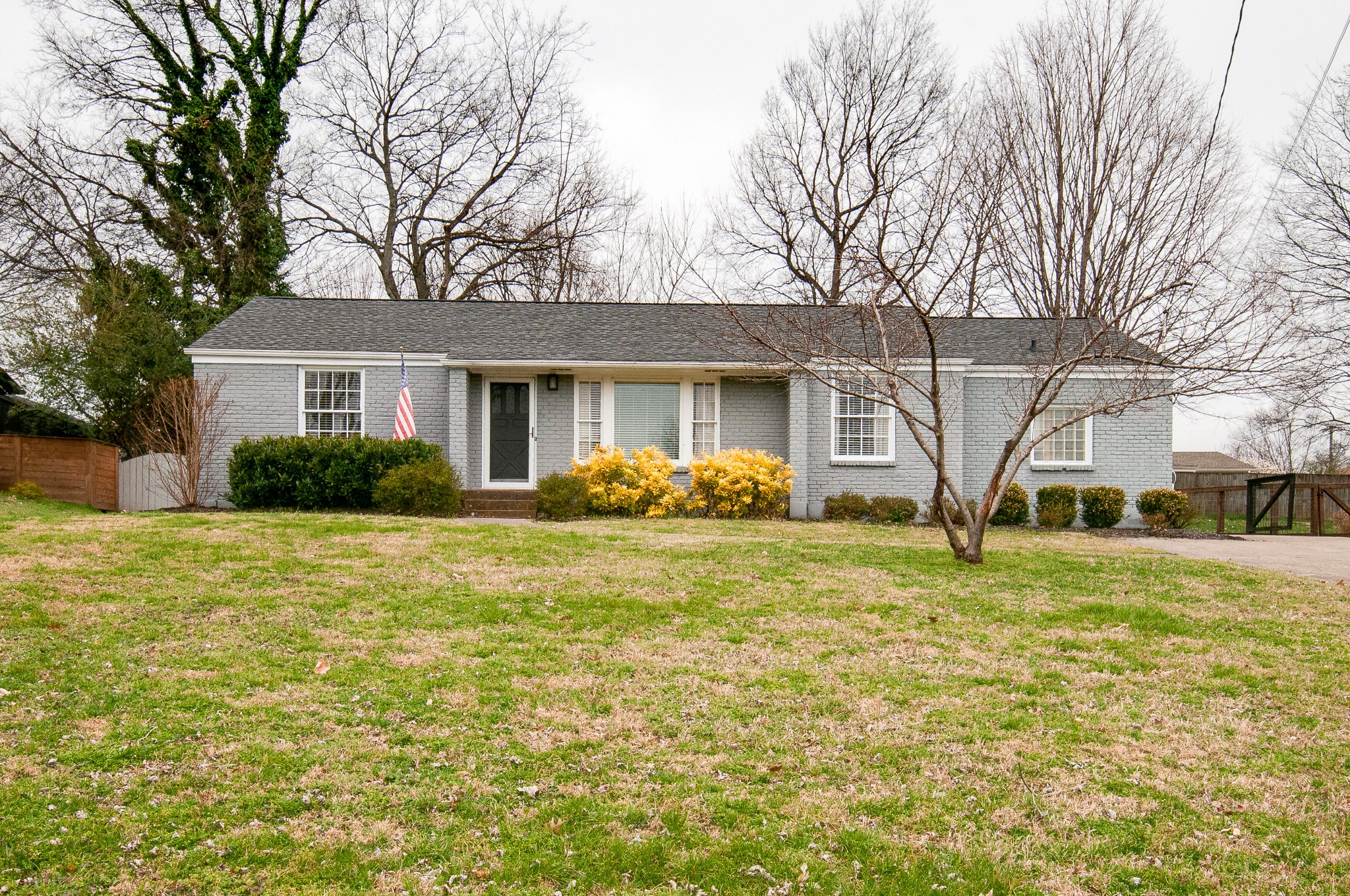 918 Mitchell Road Nashville, TN 37206 - Photo 1 of 34 a front view of house with yard and trees around