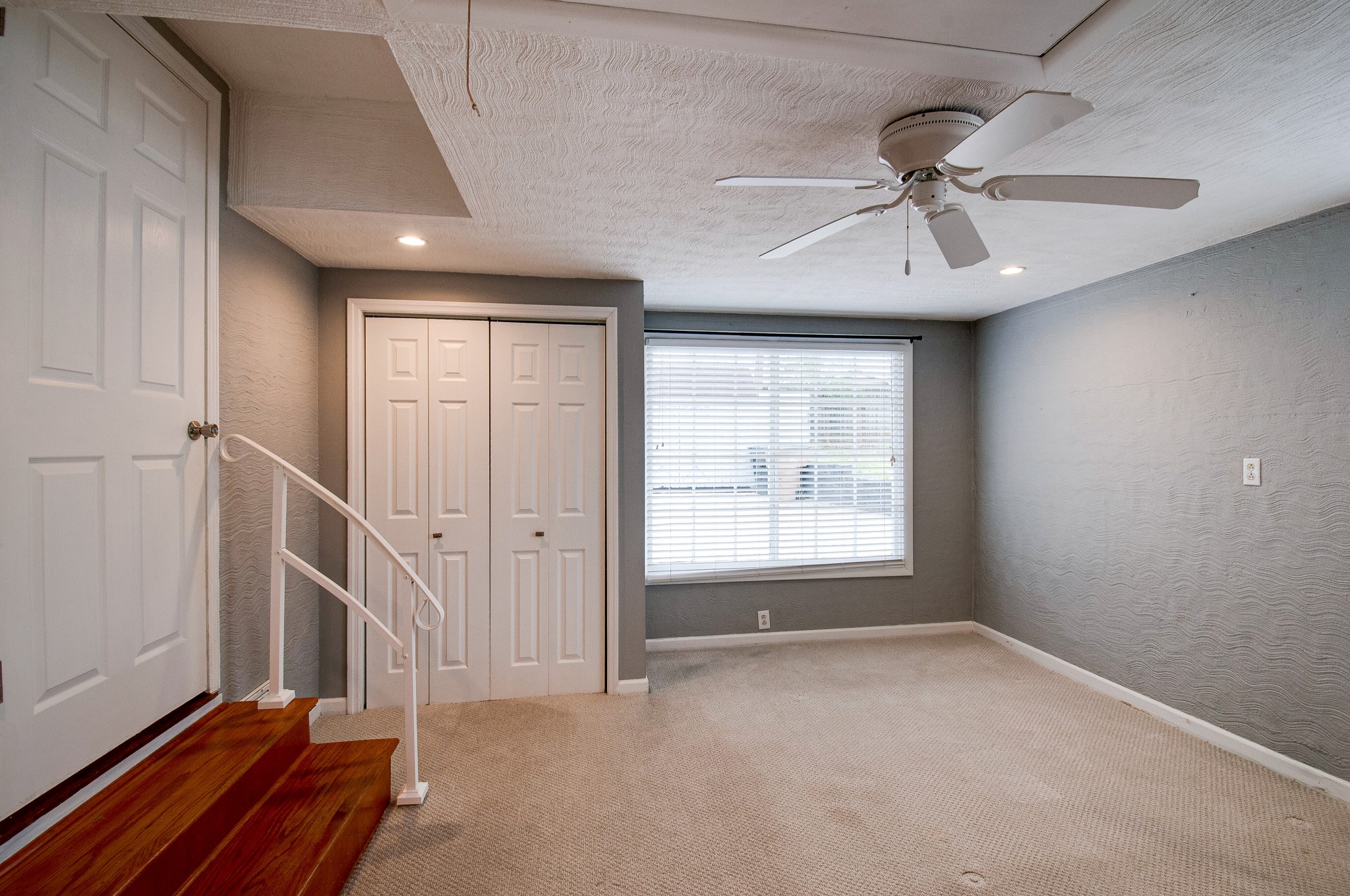 918 Mitchell Road Nashville, TN 37206 - Photo 13 of 34 a view of an empty room with a window