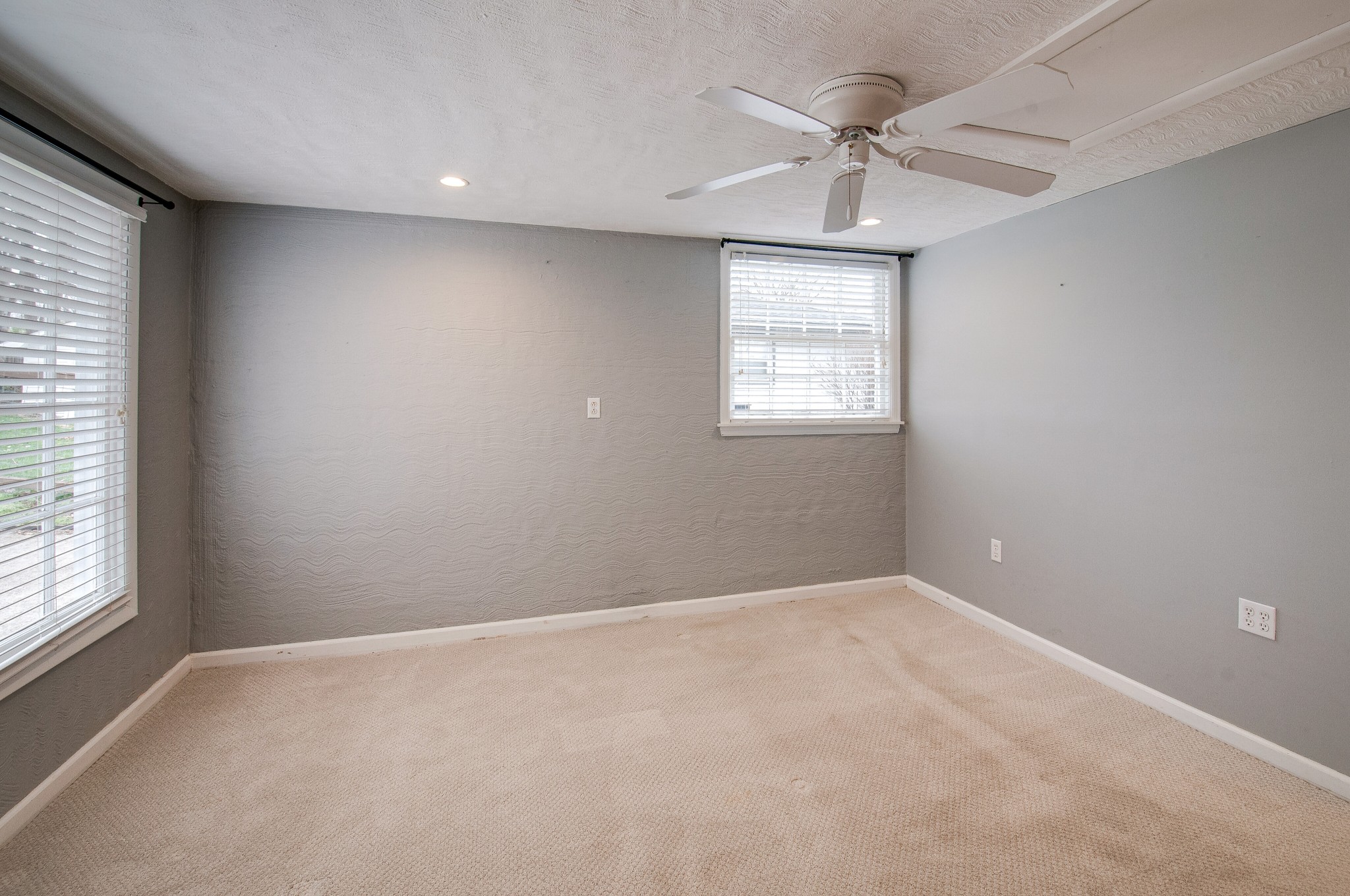 918 Mitchell Road Nashville, TN 37206 - Photo 14 of 34 an empty room with a window and a ceiling fan