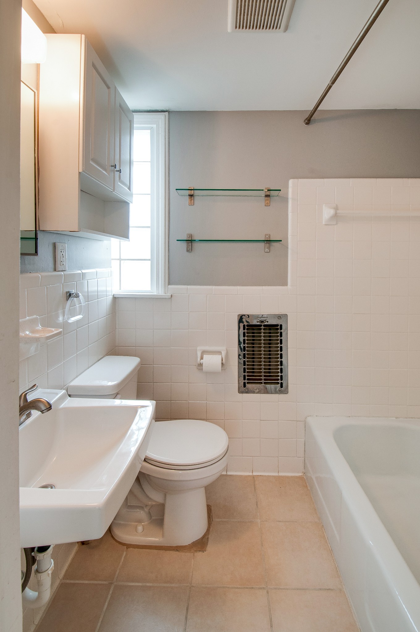 918 Mitchell Road Nashville, TN 37206 - Photo 16 of 34 a bathroom with a sink toilet a mirror and bathtub