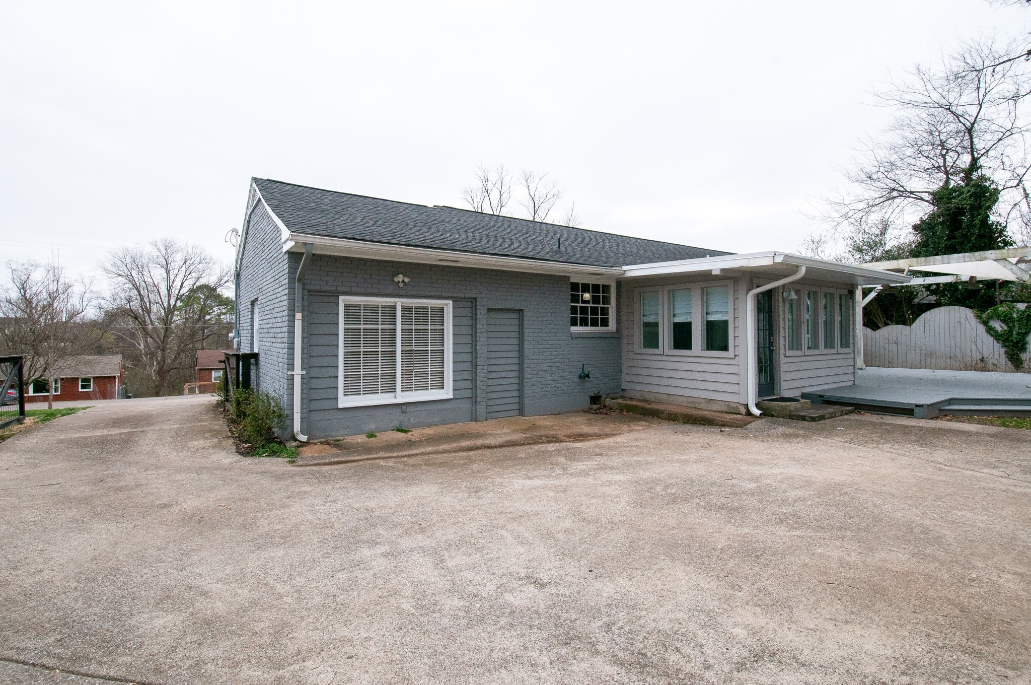 918 Mitchell Road Nashville, TN 37206 - Photo 31 of 34 a view of a house with backyard