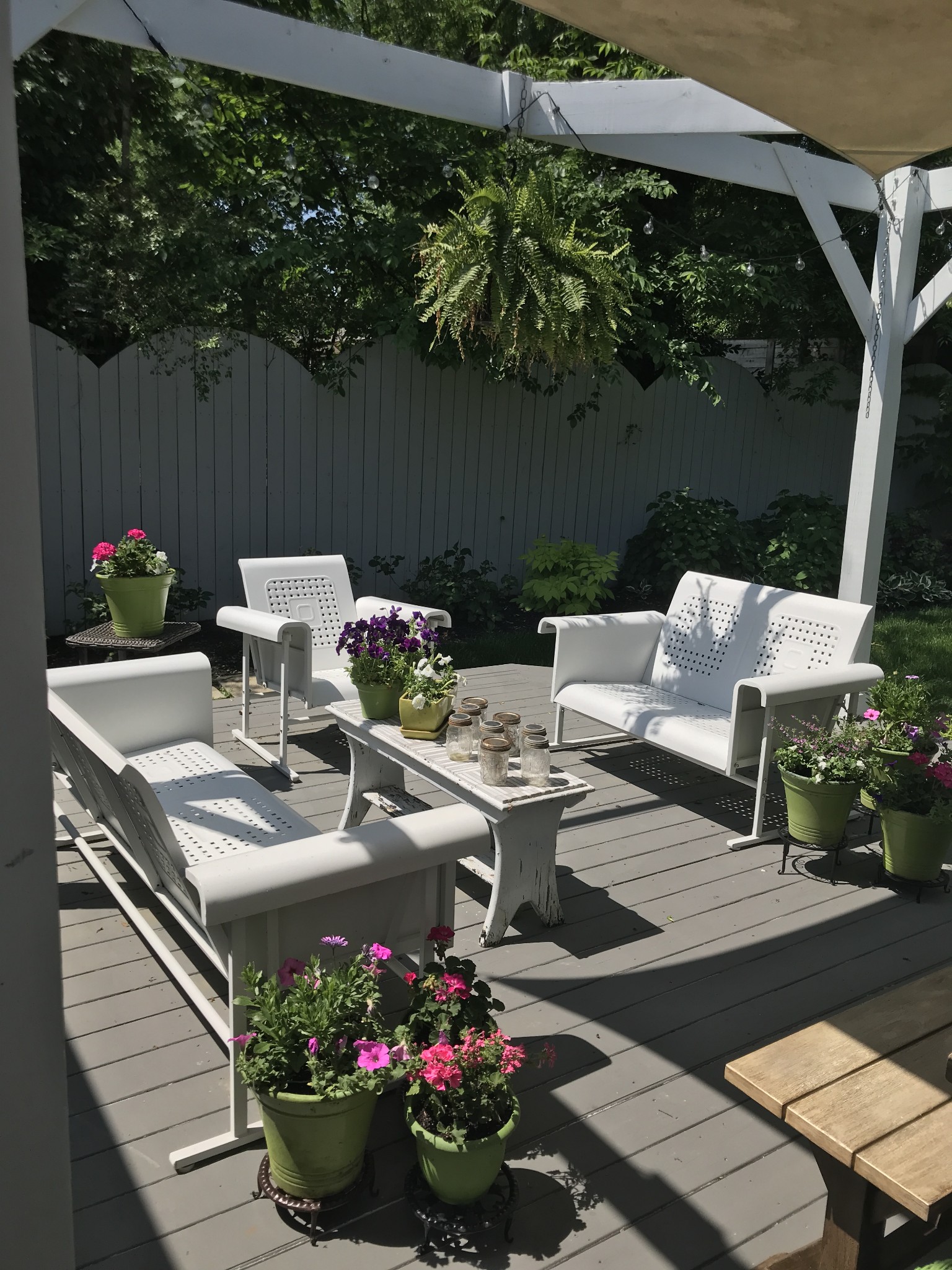 918 Mitchell Road Nashville, TN 37206 - Photo 34 of 34 a view of a dining table and chairs in the patio