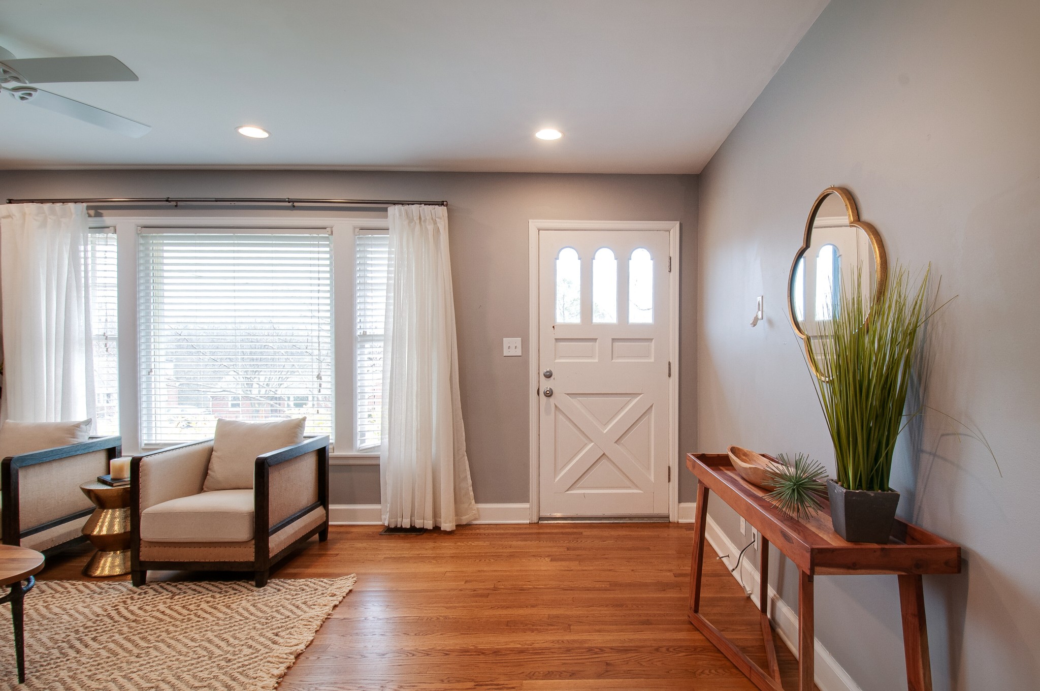 918 Mitchell Road Nashville, TN 37206 - Photo 4 of 34 a view of a livingroom with furniture and a potted plant
