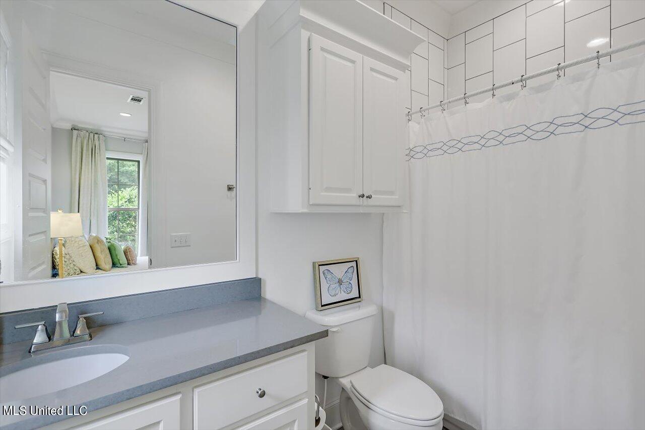 117 Eagle Cove Madison, MS 39110 - Photo 29 of 57 Guest Bedroom Bath