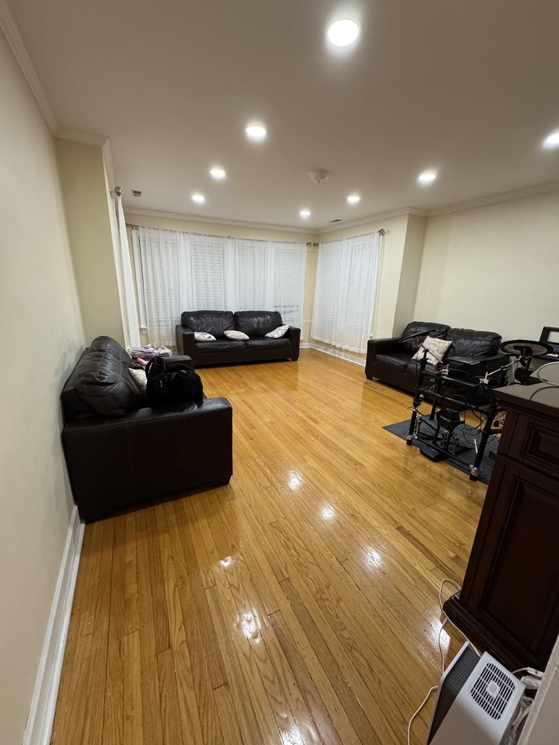 9230 Harding Avenue, Unit 2 Evanston, IL 60203 - Photo 5 of 9 Gallery Image 5