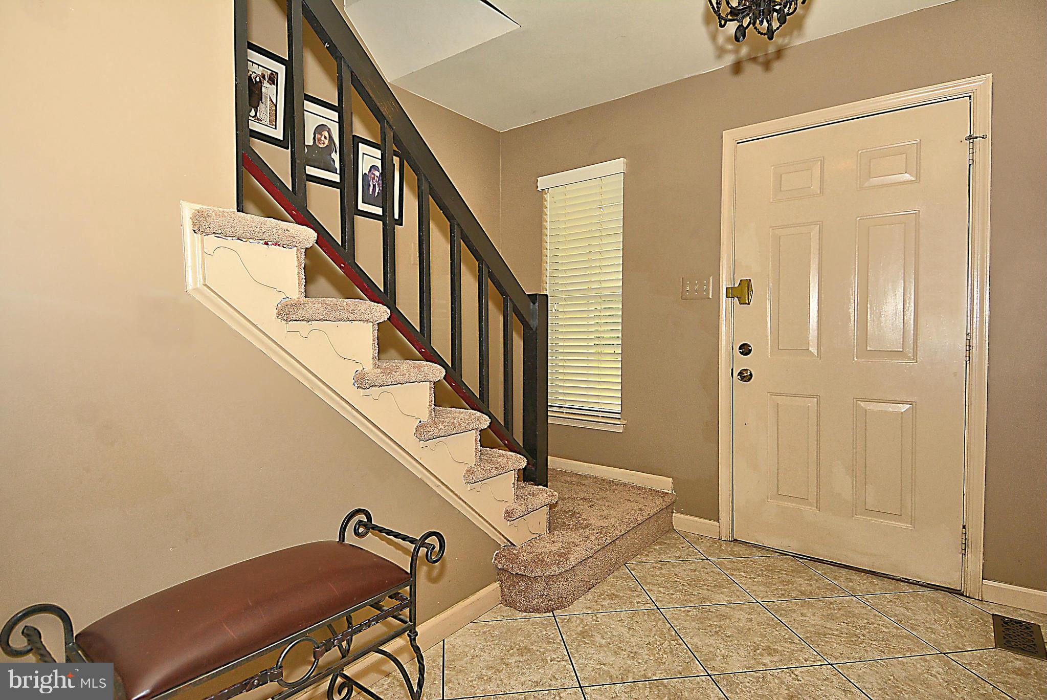 1131 Kersey Road Silver Spring, MD 20902 - Photo 4 of 30 Entry foyer