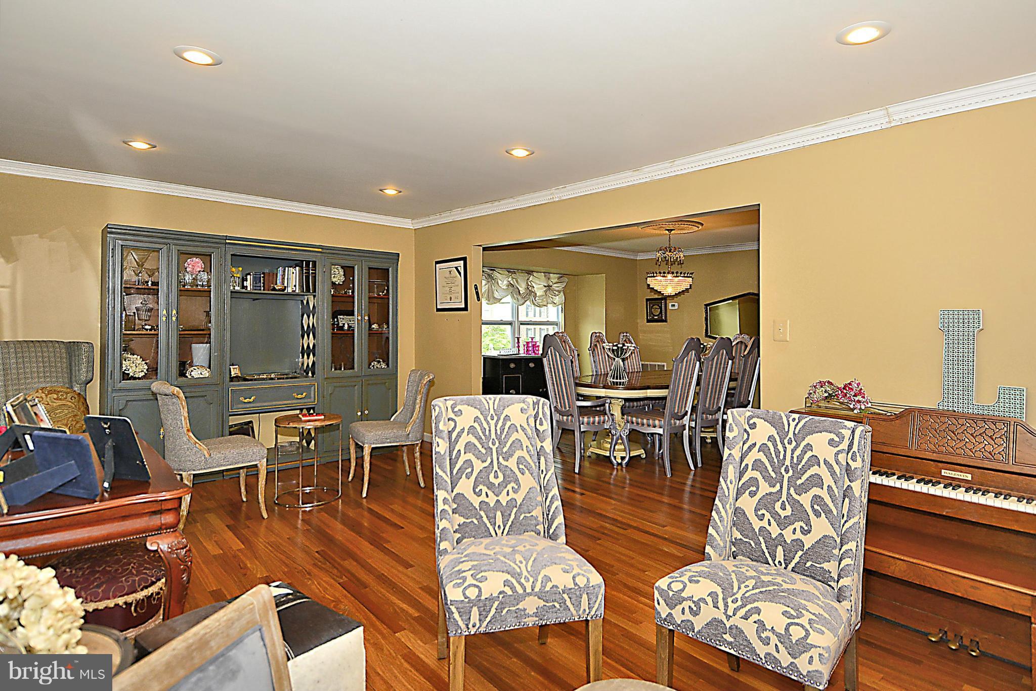1131 Kersey Road Silver Spring, MD 20902 - Photo 6 of 30 Living Room