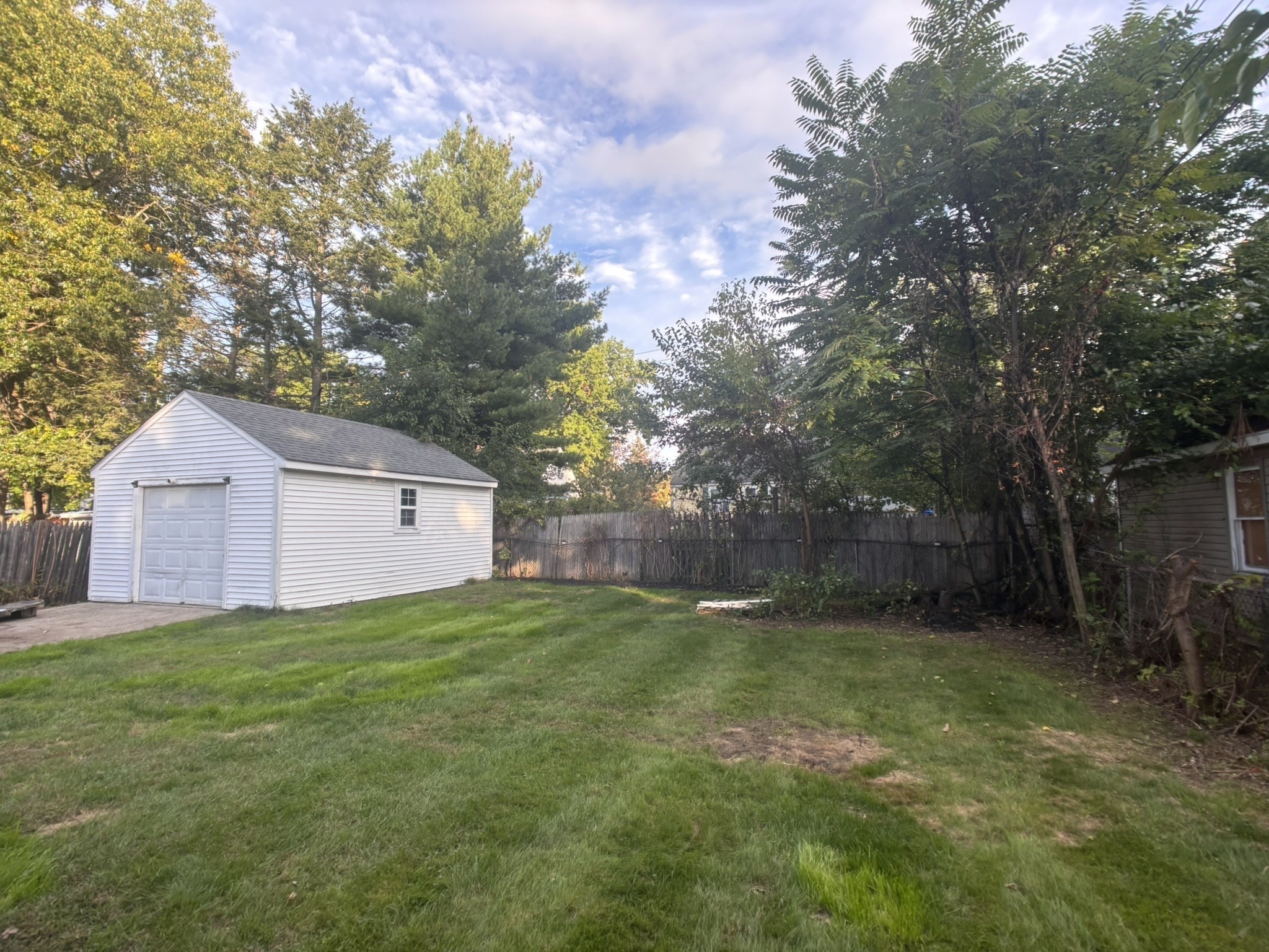23 Midway Street Springfield, MA 01151 - Photo 5 of 24 Gallery Image 5
