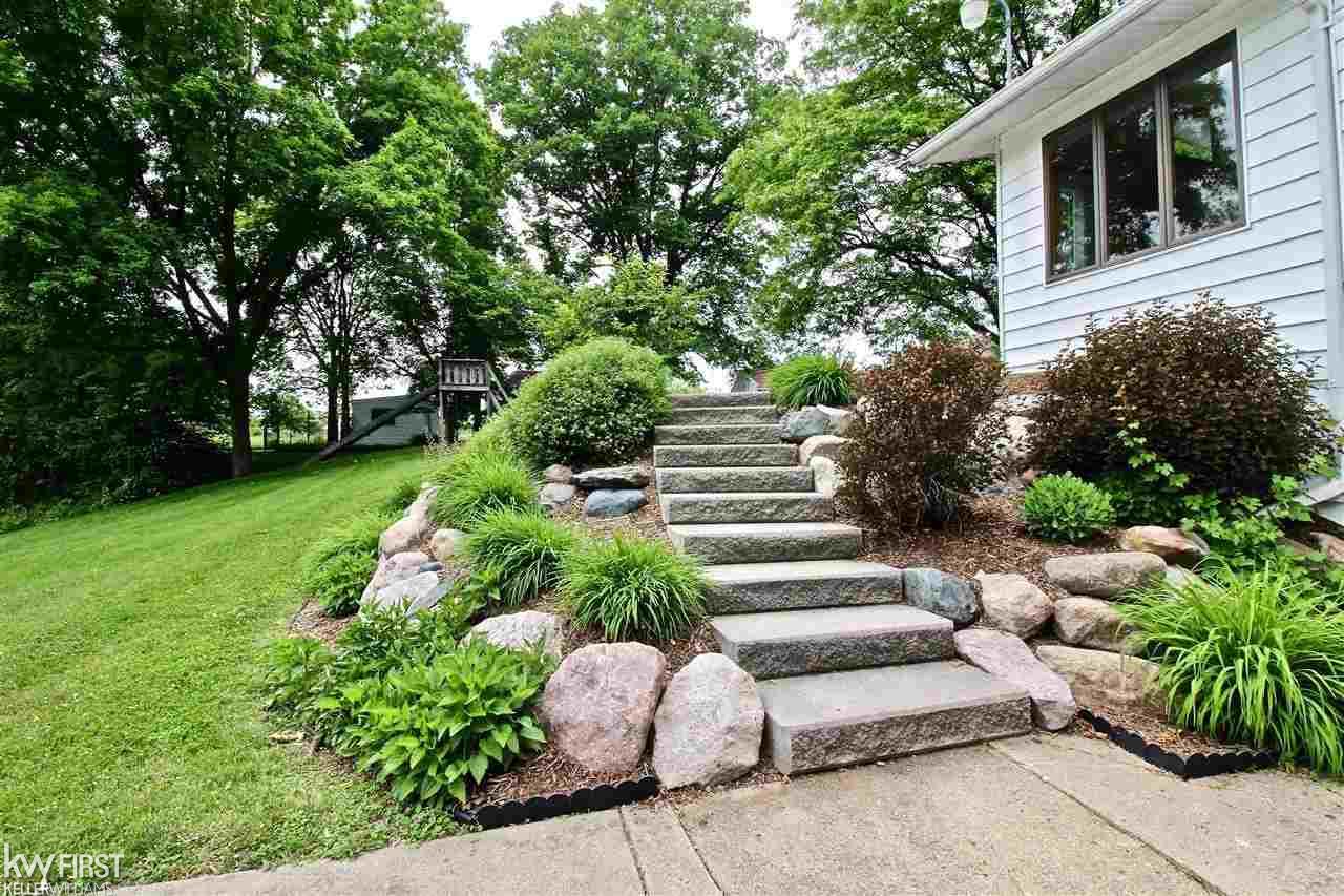 11163 West Mount Morris Road Flushing, MI 48433 - Photo 2 of 58 21466578-1.JPG