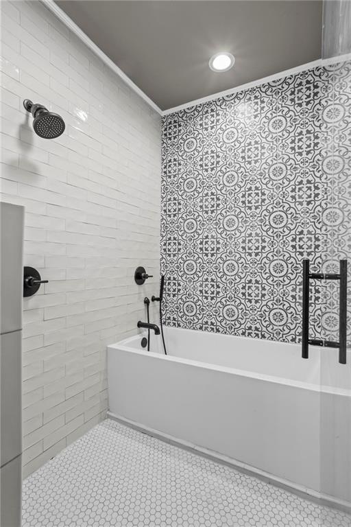 3400 Malone Drive, Unit 219 Atlanta, GA 30341 - Photo 27 of 60 a bathroom with a bathtub