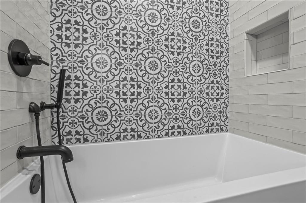 3400 Malone Drive, Unit 219 Atlanta, GA 30341 - Photo 28 of 60 a bathroom with a bathtub