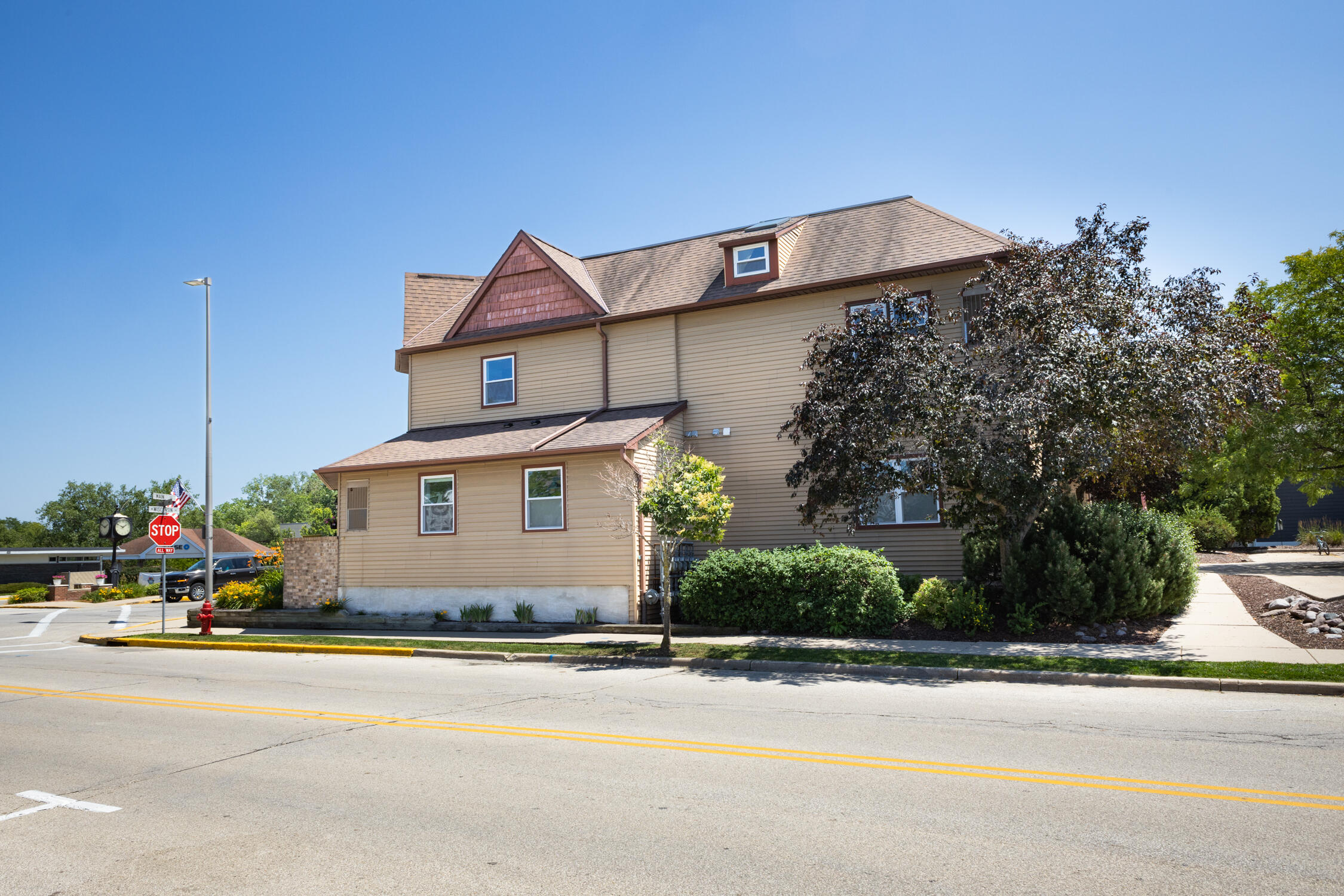 100 Main Street, Unit 201 Pewaukee, WI 53072 - Photo 7 of 59 AK249504-11