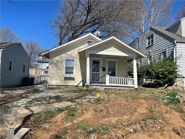 $250,000 | 2100 West 48th Street, Westwood, KS 66205