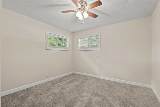 a view of a house with backyard and garden