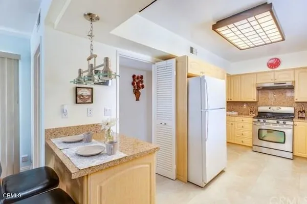 $5,850 | 410 North Canyon Boulevard, Monrovia, CA 91016