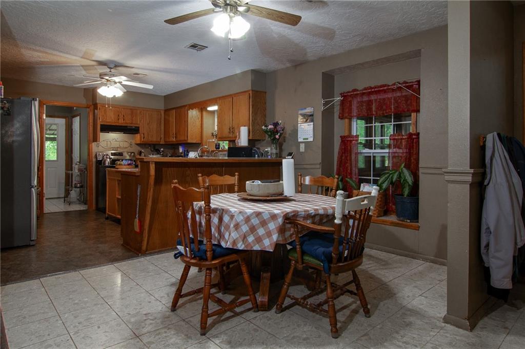 3315 Southeast Lostine Road Columbus, KS 66725 - Photo 9 of 37